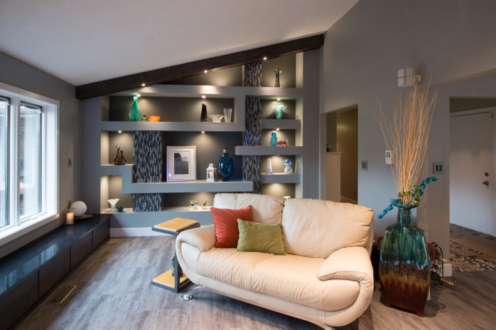 beiges Sofa im Wohnzimmer