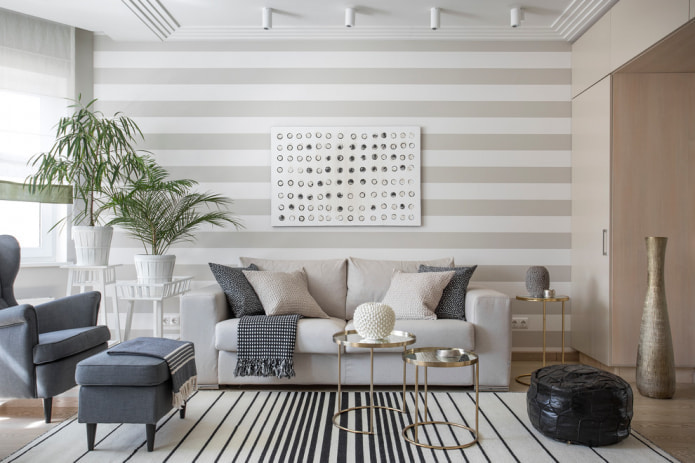 Grau-beiges Sofa