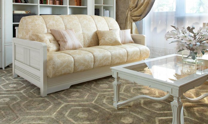 Beiges und goldenes Sofa