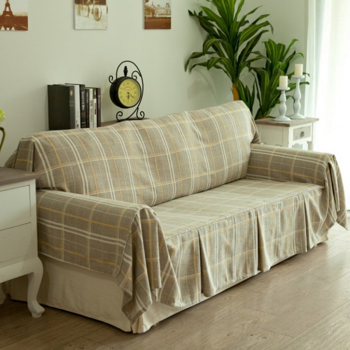 kariertes Sofa