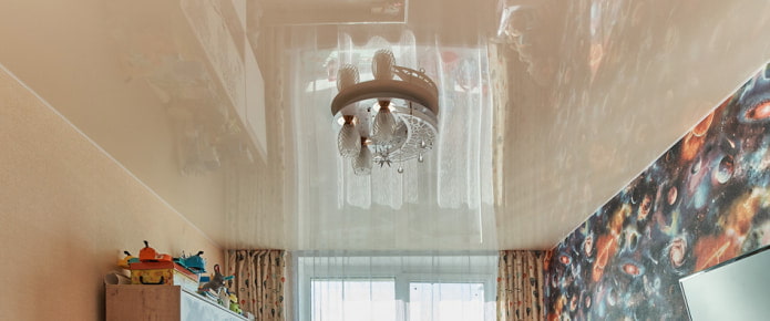 Glänzende Decke
