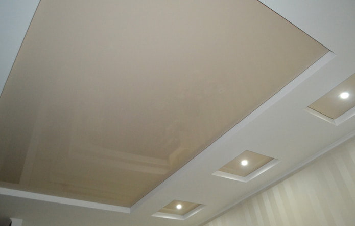 Zweistufige weiß-beige Decke