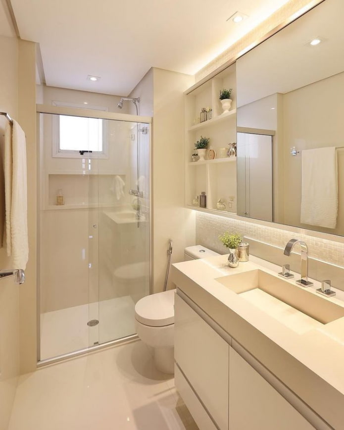Badezimmer in warmen Tönen
