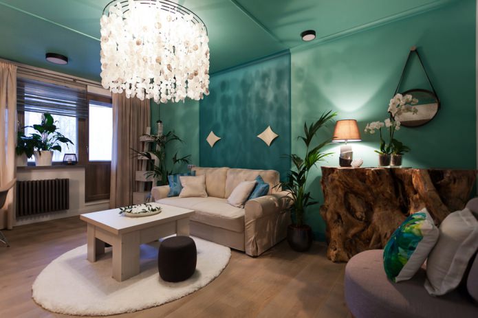 Beige- und türkises Wohnzimmer