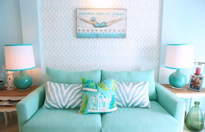 türkis-weißes Wohnzimmer im Marinestil