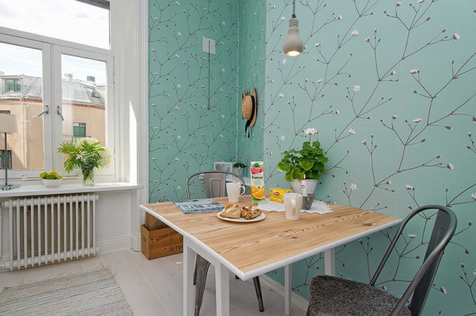 Frühlingsblumen auf Küchentapeten