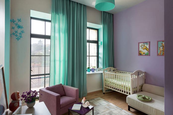 türkisfarbene Vorhänge im Kinderzimmer