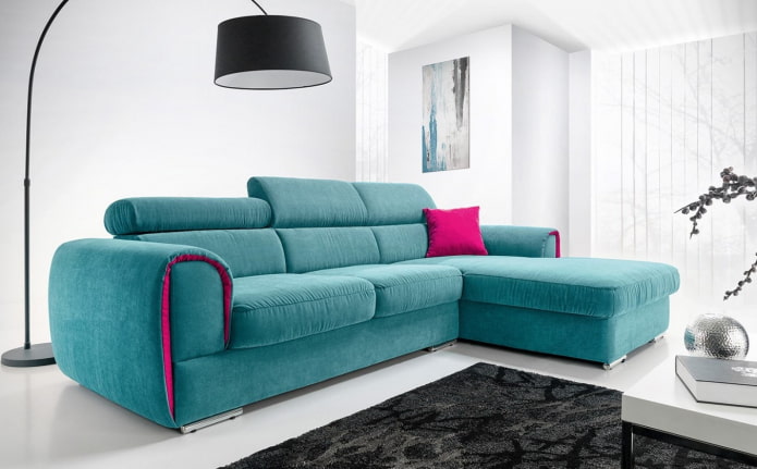 türkises Ecksofa im Innenraum
