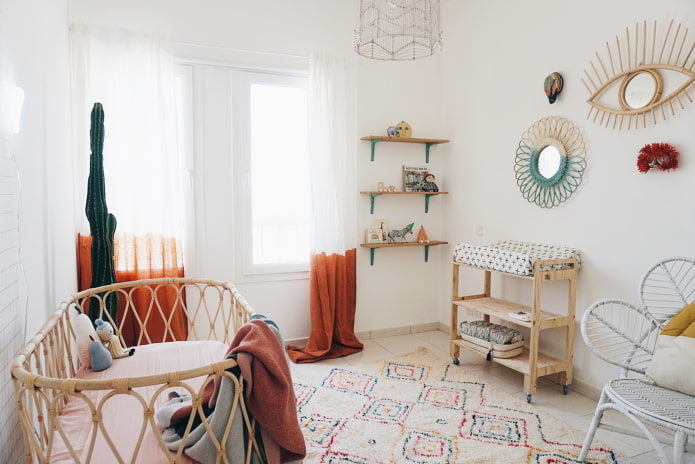 ein Kinderzimmer für ein Neugeborenes im Boho-Stil