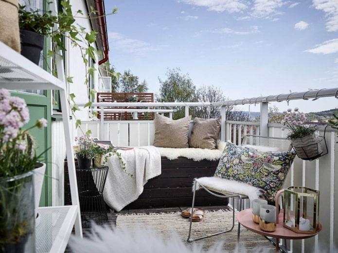 ein Balkon im Boho-Stil