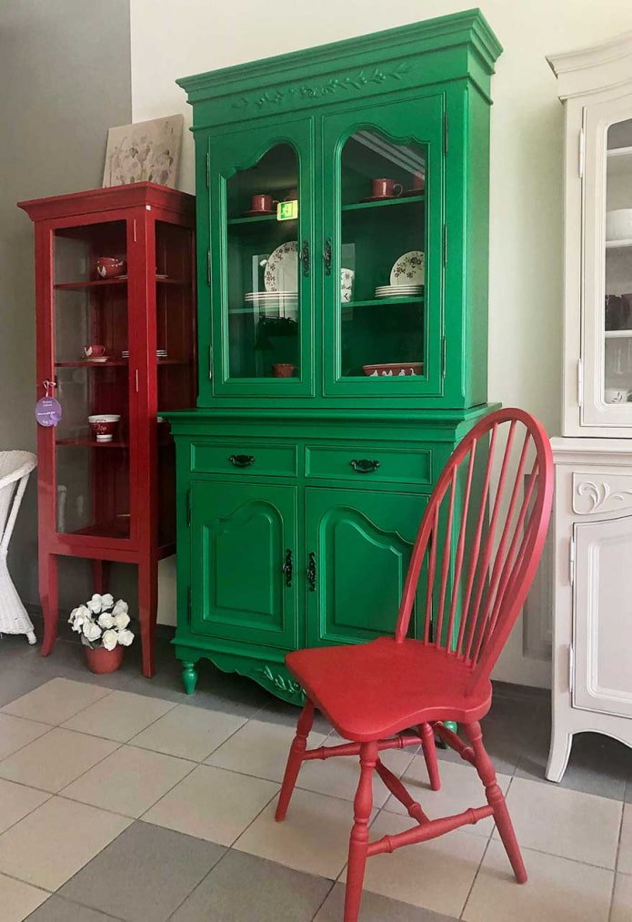 Helles Sideboard in der Küche