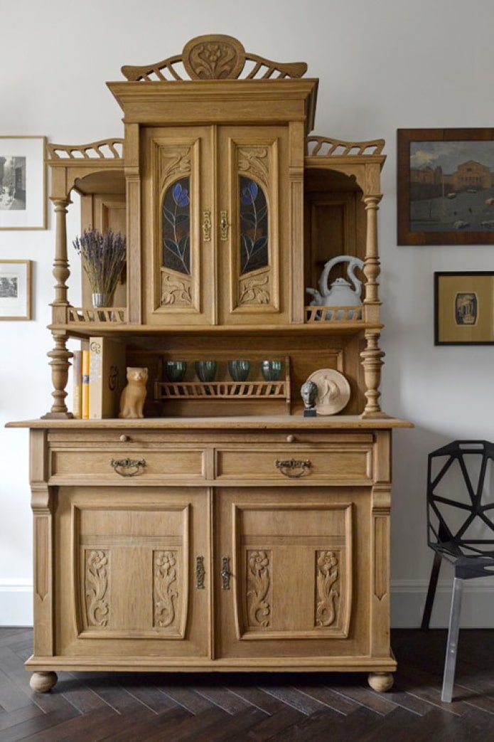 Sideboard aus Naturholz