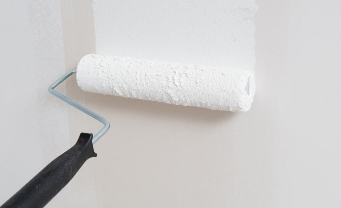 Papiertapeten streichen