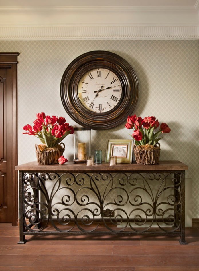 Antike Uhr im Interieur