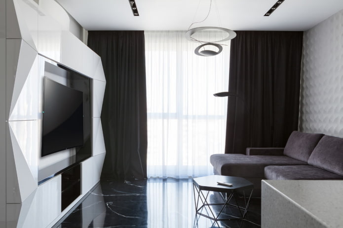 Möbel und Textilien im Wohnzimmer in Schwarz und Weiß