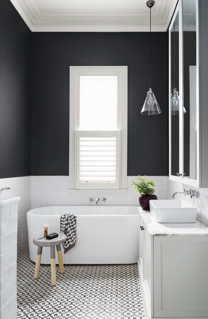 Zweifarbige Wand im Badezimmer