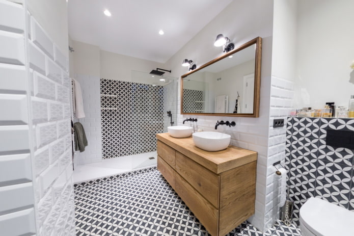 Holzwaschtisch im Badezimmer