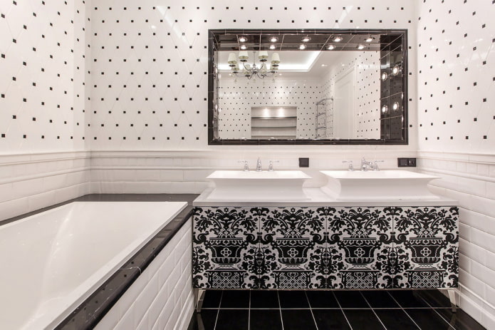 schwarz-weißes Badezimmer