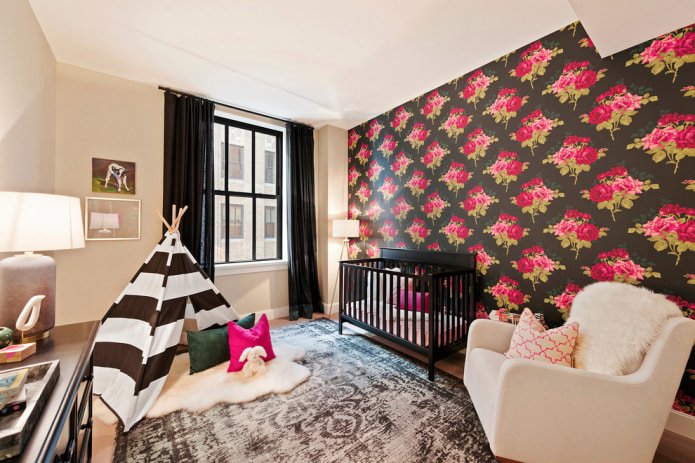 Schwarze und rosa Tapeten im Kinderzimmer