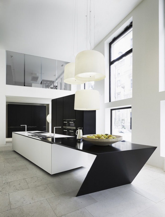 modernes schwarzes Set im Kücheninterieur