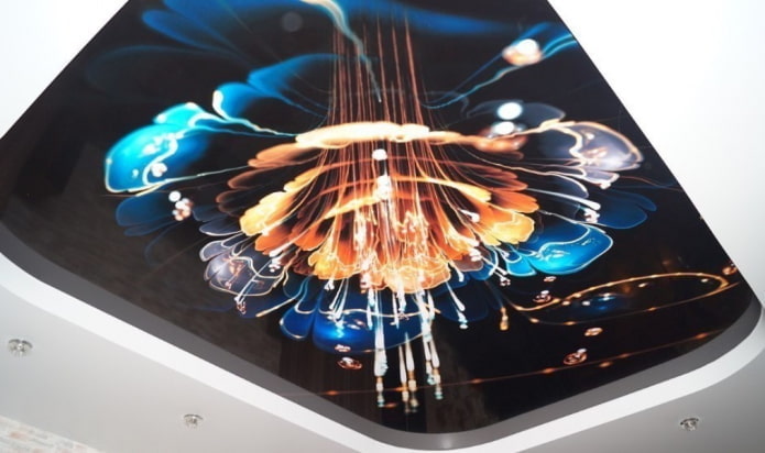 Schwarzer Stretchstoff mit Fotodruck