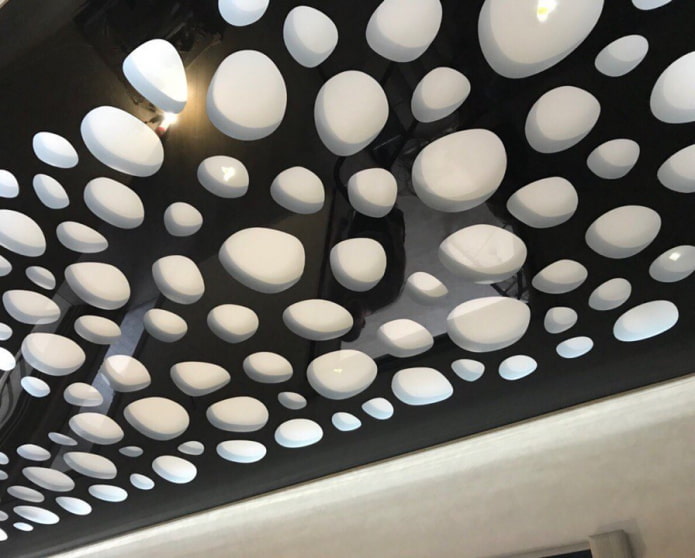 perforierte schwarze Spanndecke