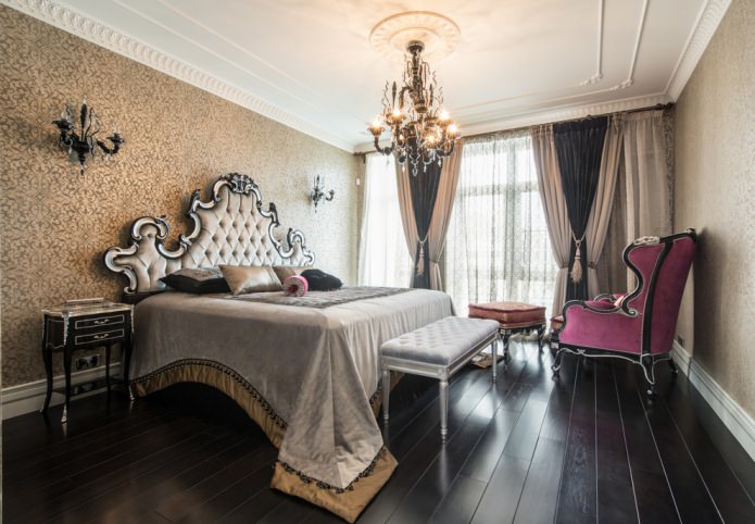schwarzes Parkett im Schlafzimmer
