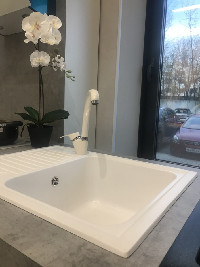 Frostfarbenes Waschbecken