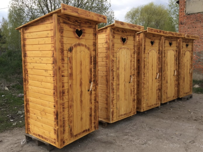 Holztoilettenkabinen