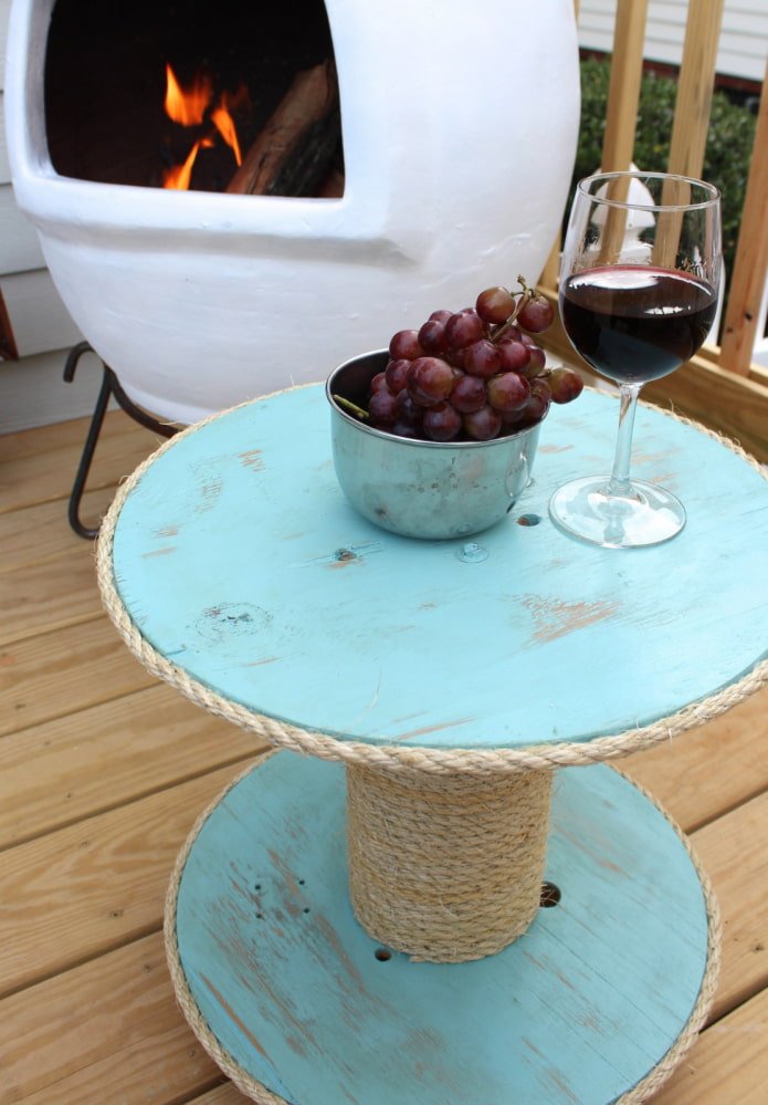 Spool Table im Marine-Stil
