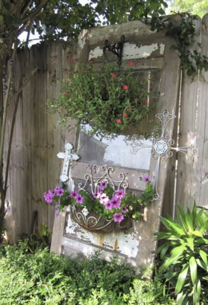 Tür mit Blumen