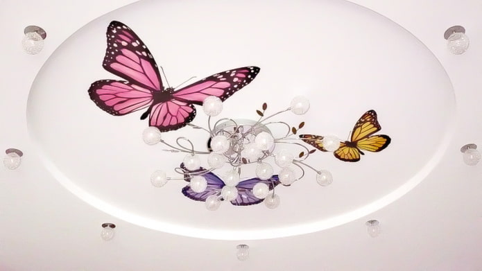 Schmetterlingsaufkleber an der Decke