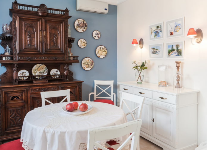 Küchenwanddeko im Provence-Stil