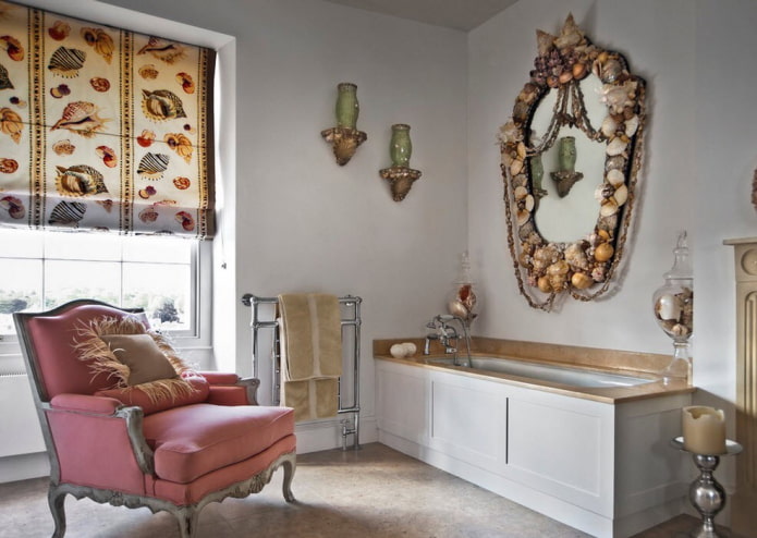 Spiegeldekor im Provence-Stil