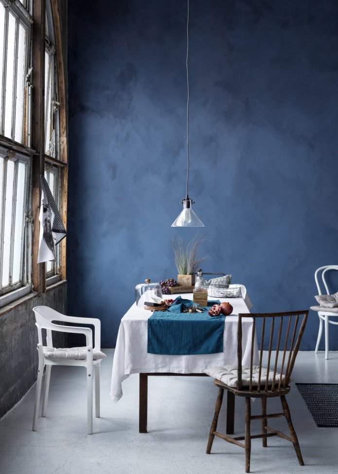 Blauer Putz im Esszimmer