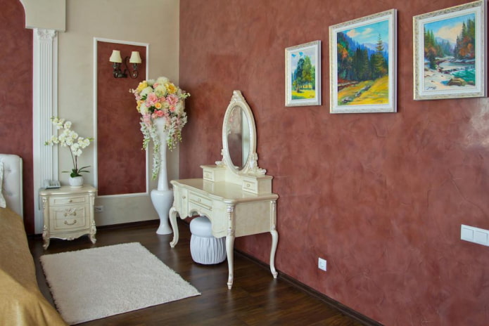 Roter Putz im Interieur