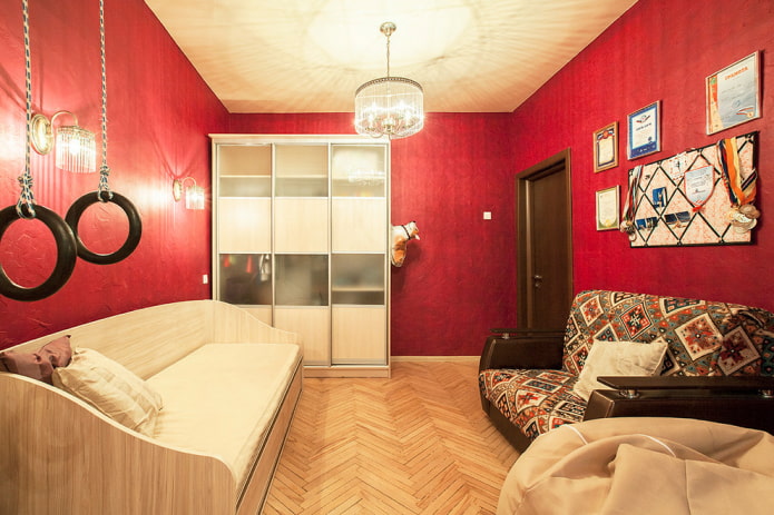 Roter Putz im Interieur