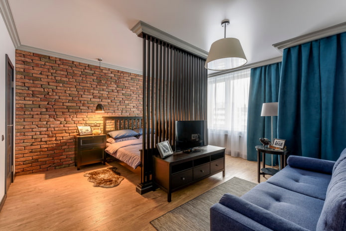 Trennwand im Innenraum im Loft-Stil