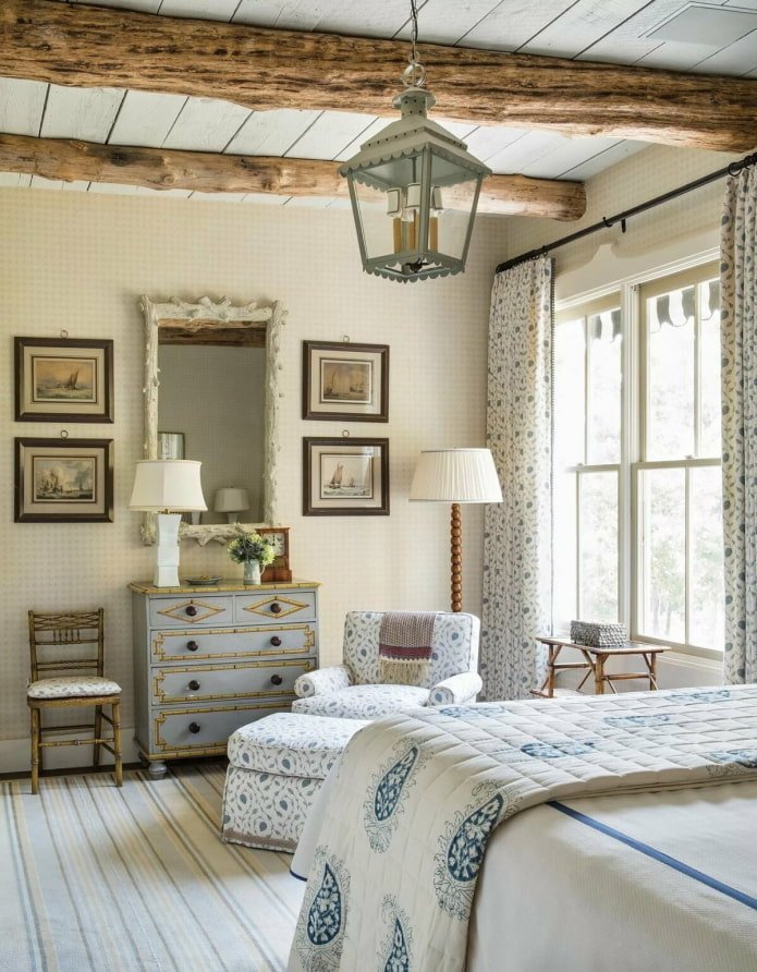 helles Schlafzimmer im Provence-Stil