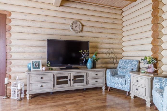 Wohnzimmer in einem Blockhaus