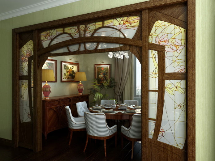 Bogen im Jugendstil mit Buntglas