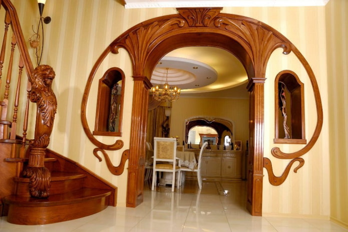 Bogen aus gebogenem Holz im Jugendstil