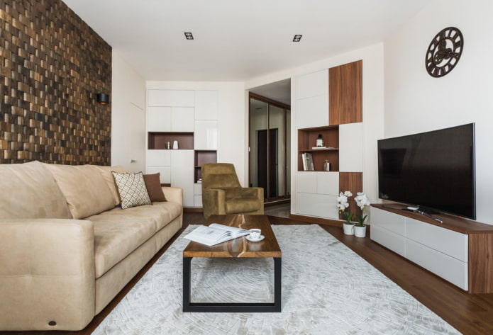 Holz-Couchtisch im Innenraum