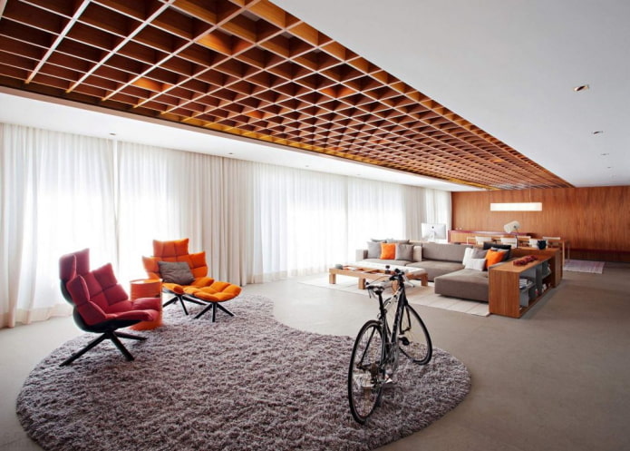 Holzgitterdecke im Wohnzimmer