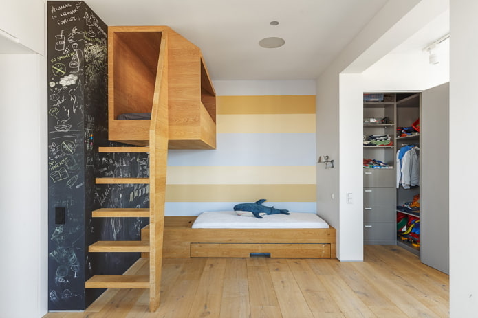 Möbel für ein Kinderzimmer für zwei Jungen