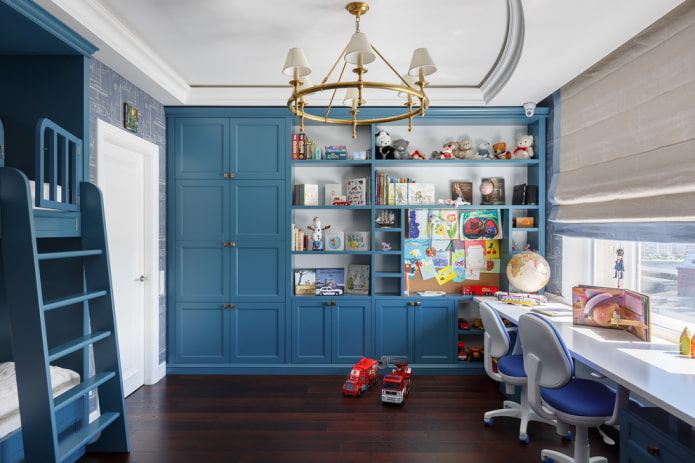 Blauer Kleiderschrank