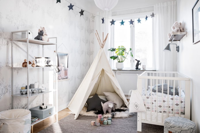 Dekor und Textilien im Inneren des Kinderzimmers für das Baby