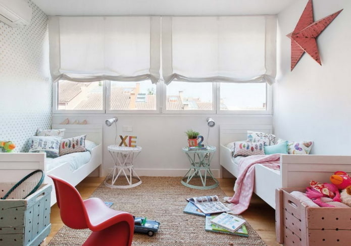 Schlafzimmer für Kinder unterschiedlichen Geschlechts und gleichen Alters