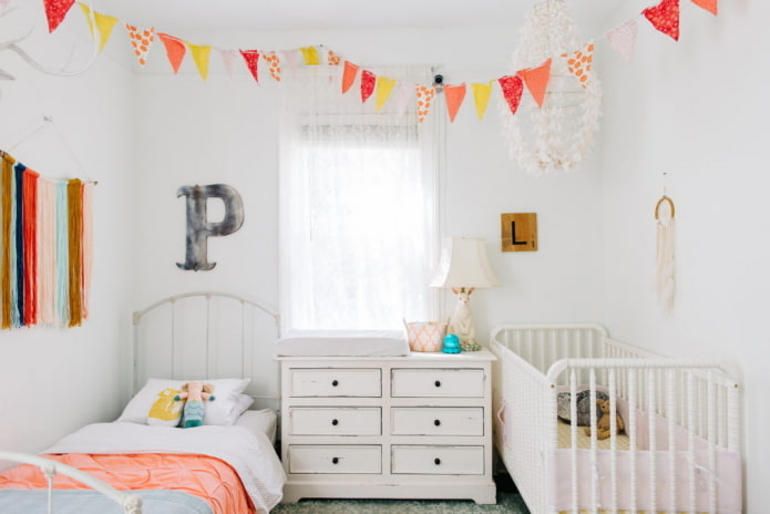 Schlafzimmer für zwei Kinder unterschiedlichen Alters