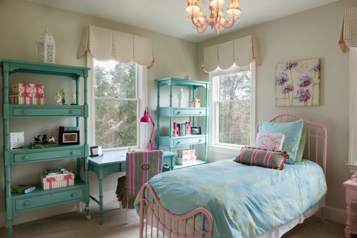 Tiffany-Farbe im Interieur des Kinderzimmers